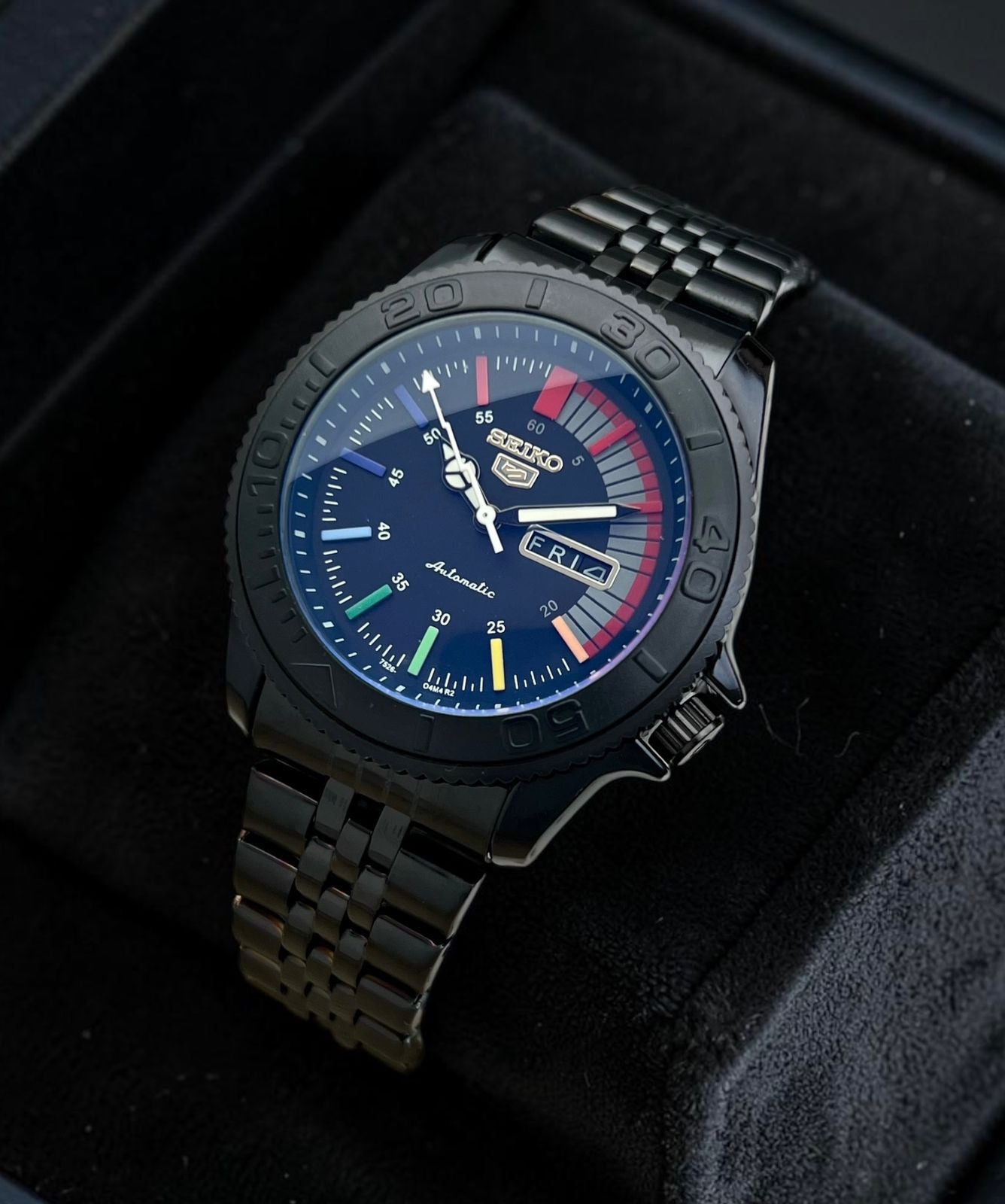 Seiko Custom Sport Watch - Blue Shade Black Dial - Quartz Movement - 200m Water Resistant - Dual Tone Bezel - Stainless Steel Jubilee